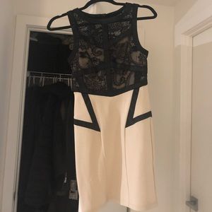 🎉HP Stmt Style Party!! NWOT LF TNFC London Dress